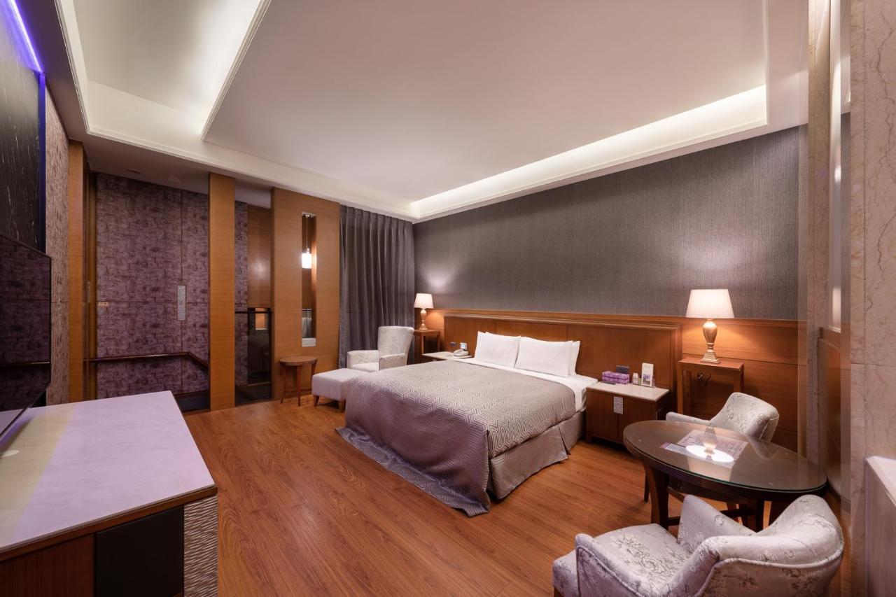 Purple Garden Motel Kaohsiung Exterior photo