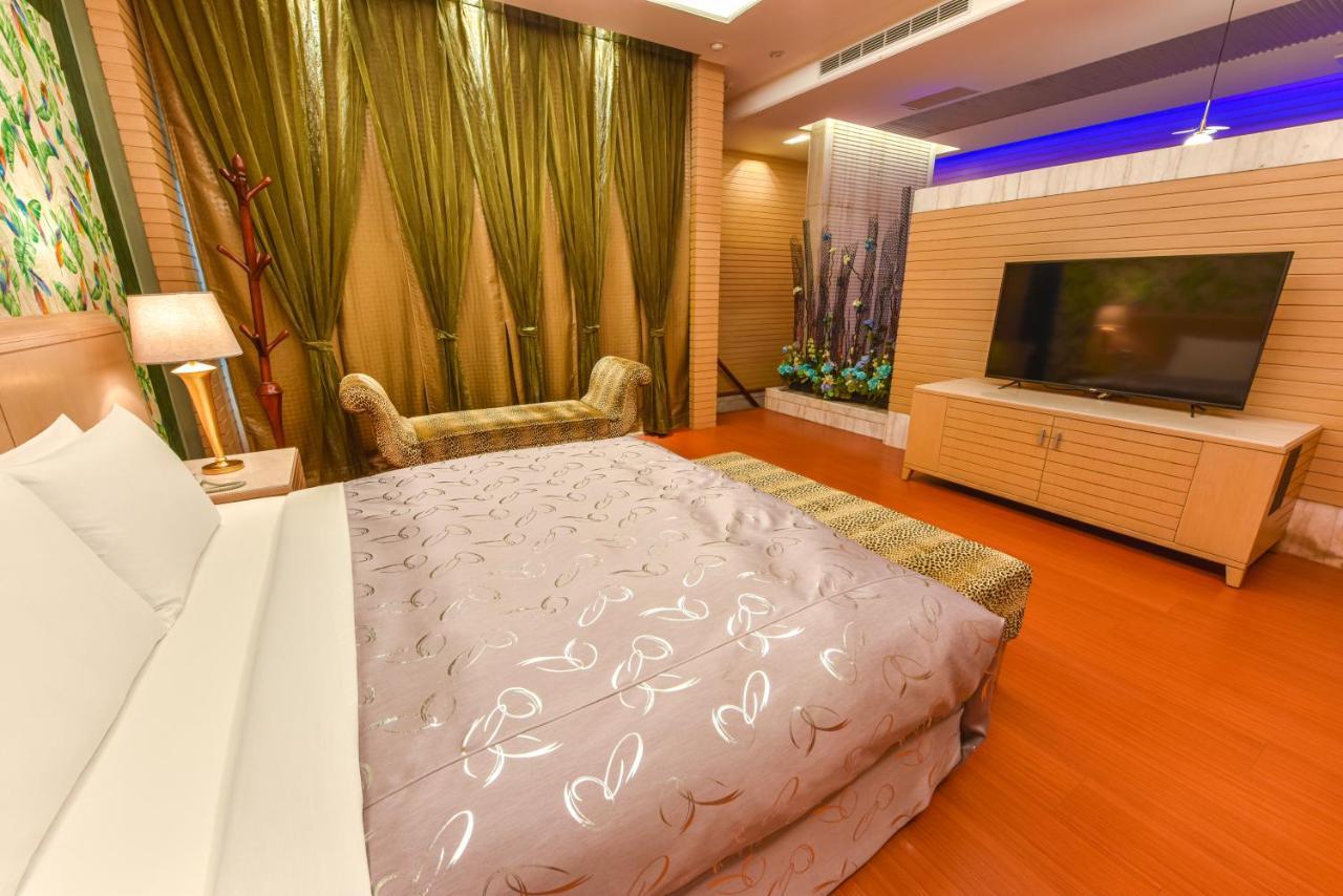 Purple Garden Motel Kaohsiung Exterior photo