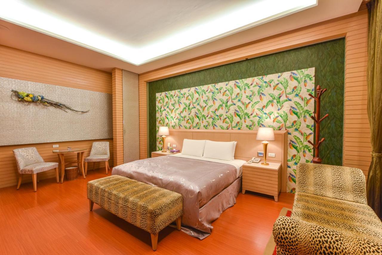 Purple Garden Motel Kaohsiung Exterior photo