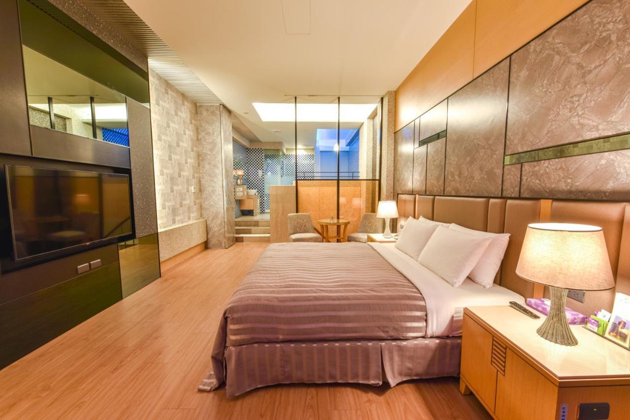 Purple Garden Motel Kaohsiung Exterior photo
